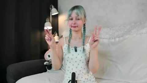 Snapshot of peek_in_my_window chatting on 09.09.25 tony online show from 09.09.25