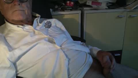 Snapshot of pegaso1000 chatting on 11.04.25 pegaso1000 online show from 11.04.25