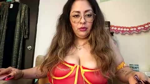 Snapshot of pekitas_mexa chatting on 10.31.25 Pekitas Mexa online show from 10.31.25