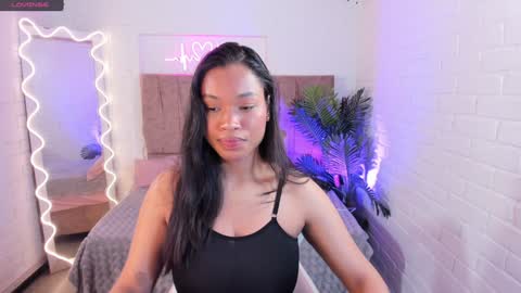 Snapshot of penelope_tay chatting on 01.04.25 penelope online show from 01.04.25