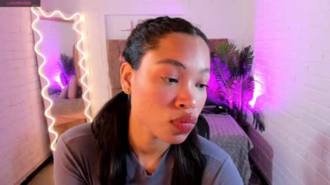 Snapshot of penelope_tay chatting on 01.10.25 penelope online show from 01.10.25