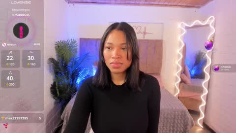 Snapshot of penelope_tay chatting on 03.10.25 penelope online show from 03.10.25
