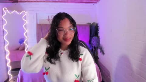 Snapshot of penelope_tay chatting on 10.05.25 penelope online show from 10.05.25