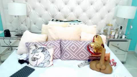 Penelope Laurent online show from 12.05.25