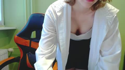 Snapshot of penny_lust chatting on 05.13.26 Penny online show from 05.13.26