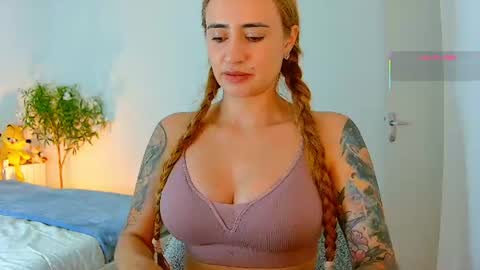 Snapshot of pennyy__ chatting on 07.09.26 Hi Im Penelope better vibrations 1111 online show from 07.09.26