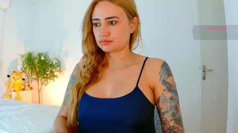 Snapshot of pennyy__ chatting on 07.12.26 Hi Im Penelope better vibrations 1111 online show from 07.12.26