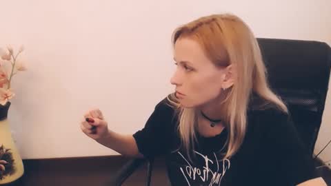 Mia online show from 09.10.25