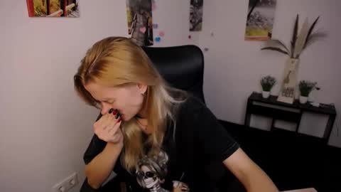 Mia online show from 09.17.25