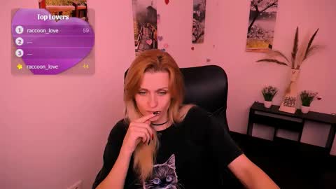 Mia online show from 09.19.25