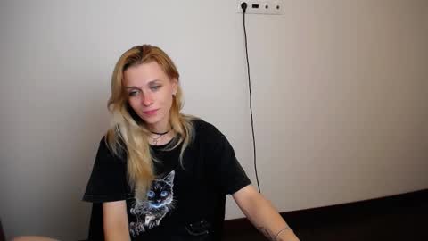 Mia online show from 09.21.25