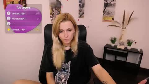 Mia online show from 09.22.25