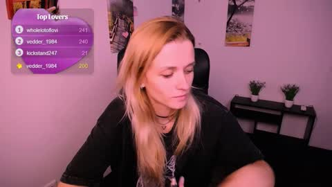 Mia online show from 09.26.25