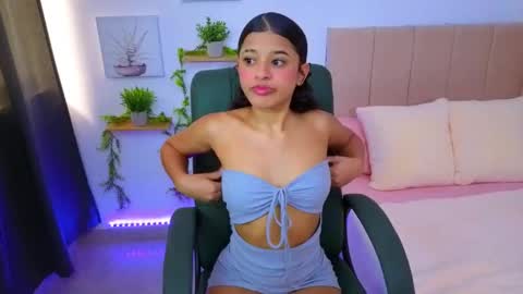 Snapshot of pequitasmedusa9 chatting on 10.06.25 pequitasmedusa9 online show from 10.06.25