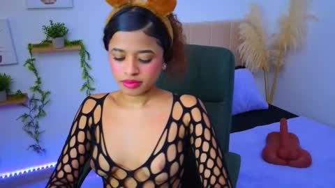 Snapshot of pequitasmedusa9 chatting on 10.22.25 pequitasmedusa9 online show from 10.22.25