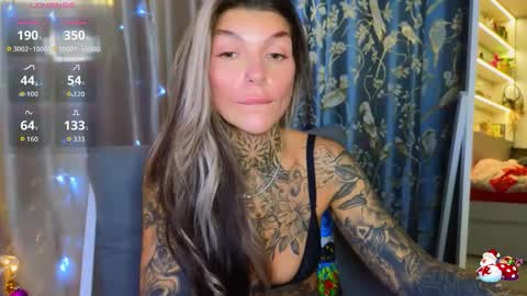 Snapshot of perfecttbaby77n chatting on 12.14.25 Anna online show from 12.14.25