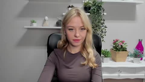 Snapshot of perfectxcindy chatting on 02.17.25 Cindy online show from 02.17.25