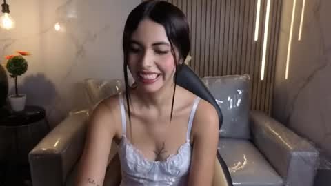 Snapshot of perla_lovely chatting on 05.20.26 perla_lovely online show from 05.20.26