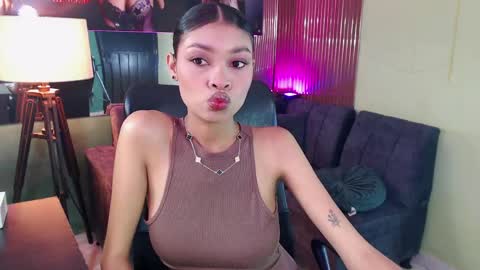 Snapshot of perla_st chatting on 04.18.26 Perla online show from 04.18.26
