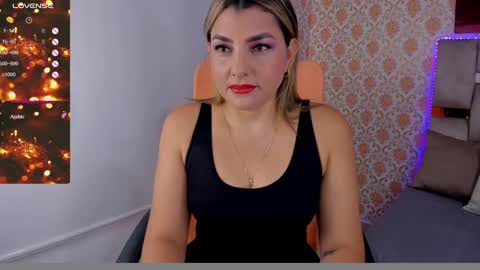 Snapshot of pervert_milf2023 chatting on 12.16.24 Isabella online show from 12.16.24