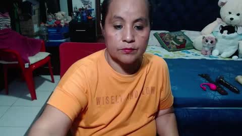 Snapshot of pervert_mommy_x chatting on 12.15.24 SAMY online show from 12.15.24
