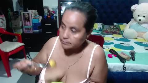 Snapshot of pervert_mommy_x chatting on 12.29.24 SAMY online show from 12.29.24