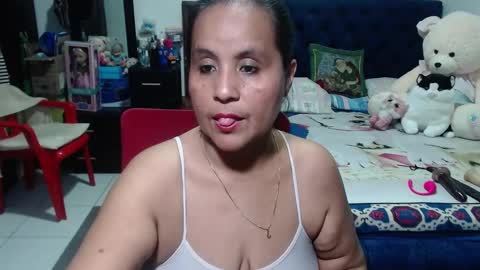 Snapshot of pervert_mommy_x chatting on 01.08.25 SAMY online show from 01.08.25