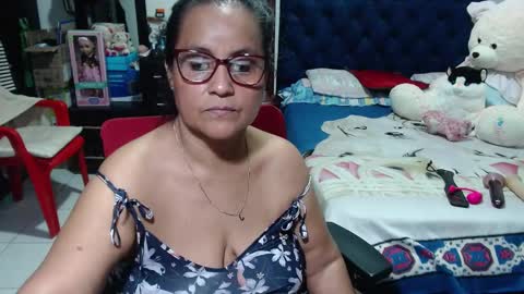 Snapshot of pervert_mommy_x chatting on 01.15.25 SAMY online show from 01.15.25