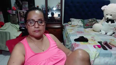 Snapshot of pervert_mommy_x chatting on 02.04.25 SAMY online show from 02.04.25