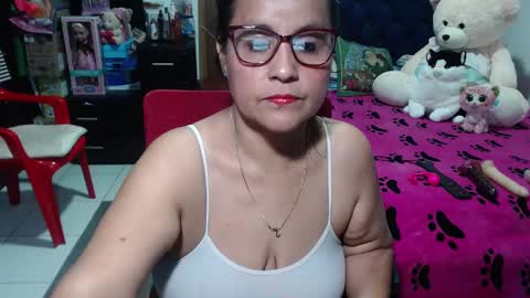 Snapshot of pervert_mommy_x chatting on 02.08.25 SAMY online show from 02.08.25