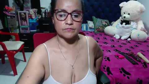 Snapshot of pervert_mommy_x chatting on 02.08.25 SAMY online show from 02.08.25