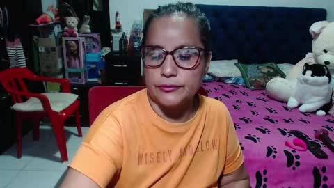 Snapshot of pervert_mommy_x chatting on 02.15.25 SAMY online show from 02.15.25