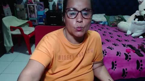 Snapshot of pervert_mommy_x chatting on 02.15.25 SAMY online show from 02.15.25