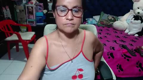 Snapshot of pervert_mommy_x chatting on 02.18.25 SAMY online show from 02.18.25