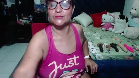 Snapshot of pervert_mommy_x chatting on 09.12.25 SAMY online show from 09.12.25