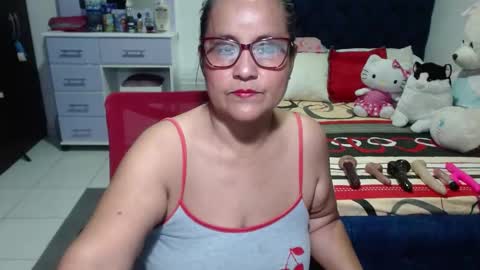 Snapshot of pervert_mommy_x chatting on 09.23.25 SAMY online show from 09.23.25