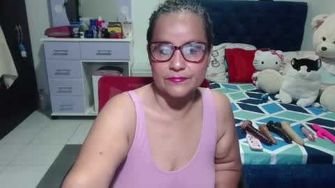 Snapshot of pervert_mommy_x chatting on 10.06.25 SAMY online show from 10.06.25