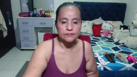 Snapshot of pervert_mommy_x chatting on 10.08.25 SAMY online show from 10.08.25