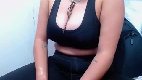 Snapshot of pervertt_nicole chatting on 01.26.25 Nicole online show from 01.26.25