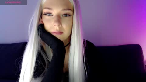 Snapshot of pervyblonde chatting on 02.14.25 Isabella online show from 02.14.25
