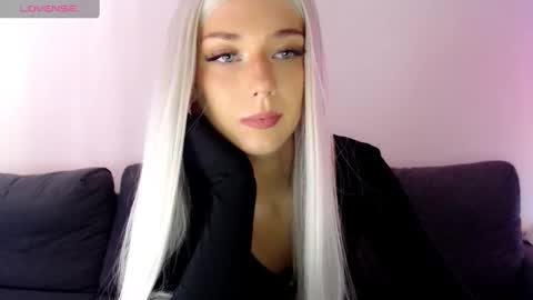 Snapshot of pervyblonde chatting on 02.20.25 Isabella online show from 02.20.25