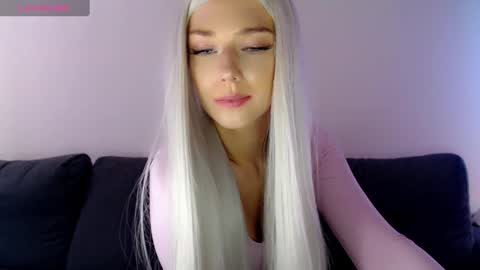 Snapshot of pervyblonde chatting on 02.21.25 Isabella online show from 02.21.25