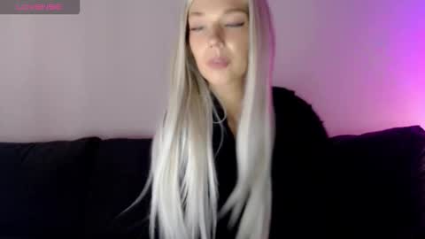 Snapshot of pervyblonde chatting on 10.28.25 Isabella online show from 10.28.25