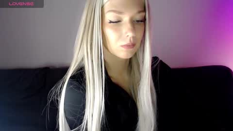 Snapshot of pervyblonde chatting on 11.10.25 Isabella online show from 11.10.25