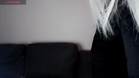 Snapshot of pervyblonde chatting on 11.11.25 Isabella online show from 11.11.25