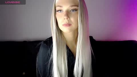 Snapshot of pervyblonde chatting on 11.12.25 Isabella online show from 11.12.25