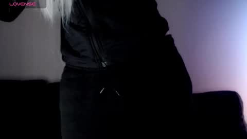 Snapshot of pervyblonde chatting on 11.14.25 Isabella online show from 11.14.25