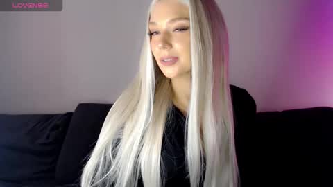 Snapshot of pervyblonde chatting on 11.24.25 Isabella online show from 11.24.25