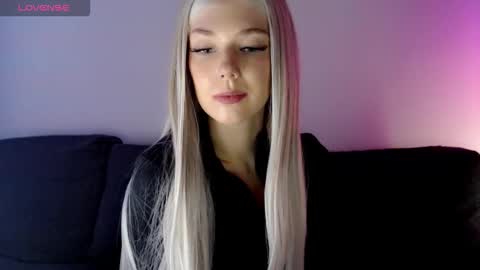 Snapshot of pervyblonde chatting on 12.17.25 Isabella online show from 12.17.25