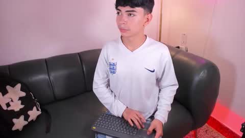 Snapshot of peter_chase chatting on 11.23.25 Peter online show from 11.23.25